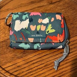 Vera Bradley Floral Wallet (NWOT)